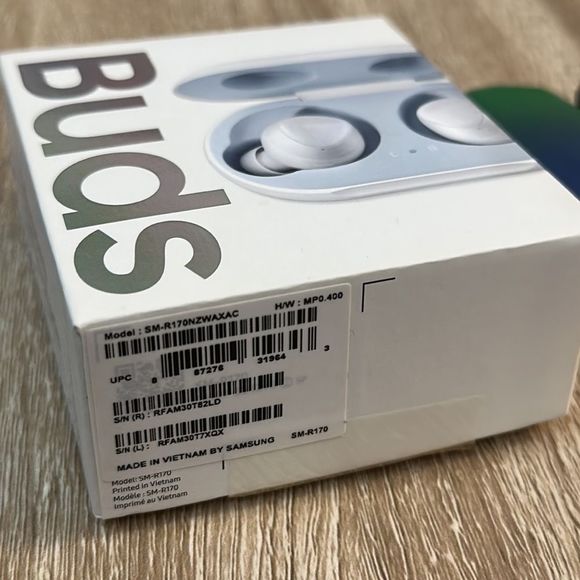 Samsung Galaxy Buds (White) Charging Case, 2x Cases, Bonus Wired Earbuds - Picture 3 of 15